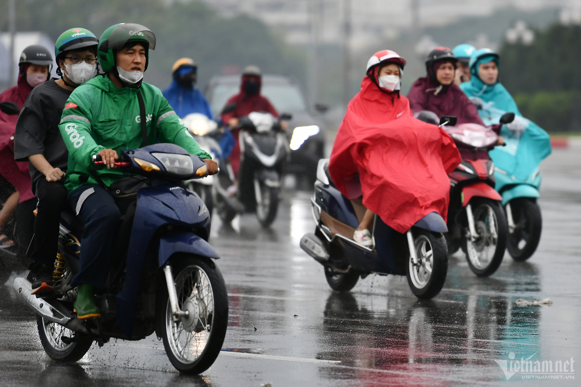 Hà Nội và TP.HCM mưa giông đầu tuần